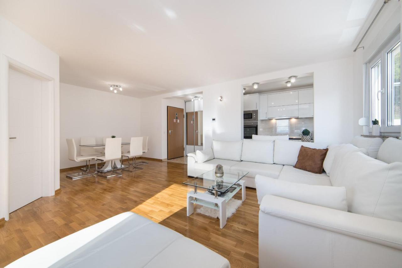 Apartments Crystal Makarska Eksteriør billede